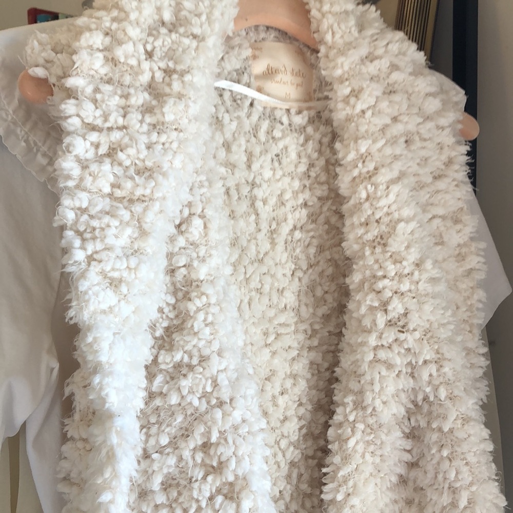 White Faux Fur “Eyelash Flyaway” Vest with Pockets NWT - Picture 3 of 16